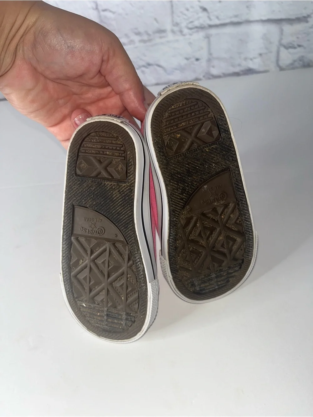 Girl size 6 Low-Top Canvas Sneakers - Classic Lace-Up Casual Shoe Pink Converse